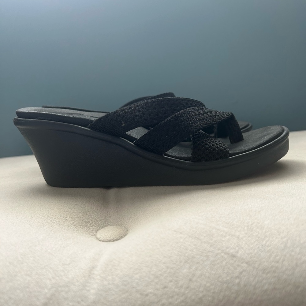 Comfortable sandals with heel and arch support.